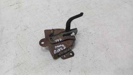Замок капота передний Mitsubishi Dingo 2001
