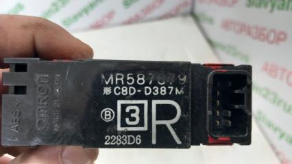 Кнопка стеклоподъемника задняя правая Lancer Cedia 2003 CS2A 4g15 mpi Кнопка стеклоподъемника задняя правая Lancer Cedia 2003 CS2A 4g15 mpi