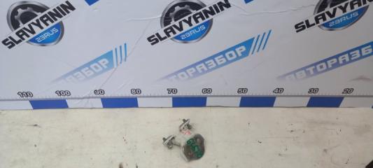 Петля двери нижняя задняя правая Mitsubishi Lancer 7 1999