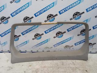 Обшивка крышки багажника задняя Mitsubishi Pajero 2002