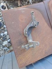 Крепление подушки ДВС правое Mazda Familia 2002