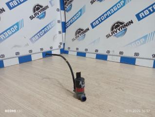 Фото запчасти насос омывателя Nissan Almera 2017 Б/У запчасть Запчасть насос омывателя Nissan Almera 2017