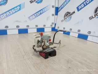 Замок багажника задний Mazda Demio 2003