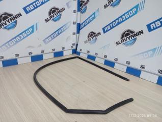 Запчасть уплотнительная резинка боковой двери передняя левая Mercedes-Benz Vito 1997