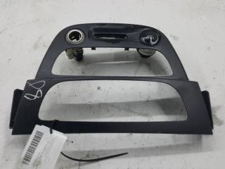 Рамка центральной панели MEG 09- Renault Megane 682605488R