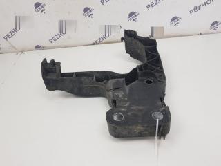 Кронштейн фары Renault Megane 2002-2008 8200137495, левый