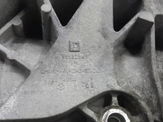 Кронштейн компрессора кондиционера Opel Insignia 55562863