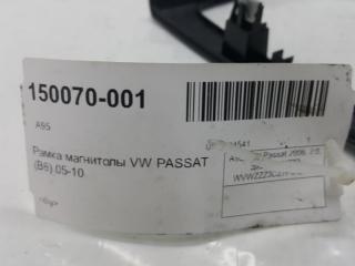 Рамка магнитолы Volkswagen Passat 3C0858069M45T