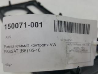 Рамка блока управления климат-контролем Volkswagen Passat 3C086309945T