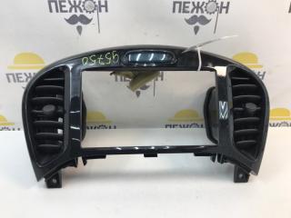 Рамка магнитолы Nissan Juke 2010 682601KE0A F15 1.6 HR16DE