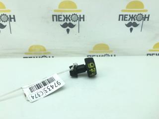 Отбойник капота Ford Focus 2011 1758504 BK 1.6 PNDA