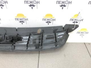 Решетка радиатора Ford Focus 2009 1704635 DA_ 1.8