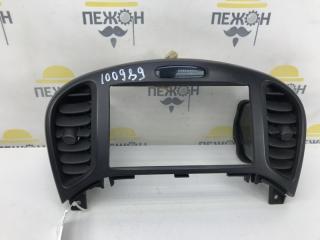 Рамка магнитолы Nissan Juke 2010 682601KE1A F15 1.6 HR16DE