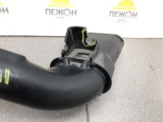 Патрубок воздушного фильтра Renault Sandero 2013 165558896R B52 0.9 H4BA400