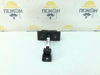 Ограничитель двери Toyota Avensis 2008 6861005040 ZZT251, передний