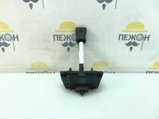 Ограничитель двери Toyota Avensis 2008 6861005040 ZZT251, передний