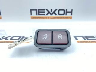 Фото запчасти кнопка закрывания багажника MERCEDES-BENZ C-CLASS 2018 контрактная запчасть Запчасть кнопка закрывания багажника MERCEDES-BENZ C-CLASS 2018