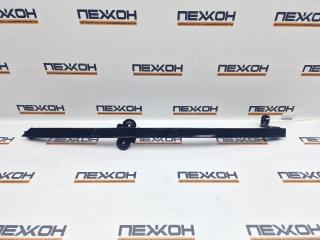 Запчасть направляющая стекла двери задняя правая Bentley Flying Spur 2017