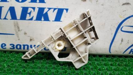 Запчасть клипса бампера задняя правая Subaru R1 10.11.2007