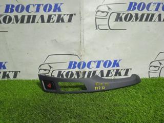 Накладка на торпедо правая Toyota Vitz 05.2008