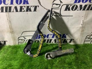 Петля капота Chrysler Grand Voyager 07.2007