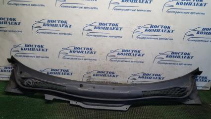 Запчасть решетка под лобовое стекло Volvo V50 02.2010