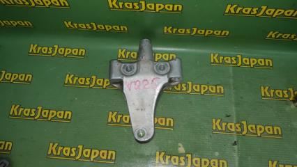 Запчасть кронштейн правый Nissan Cefiro 1998