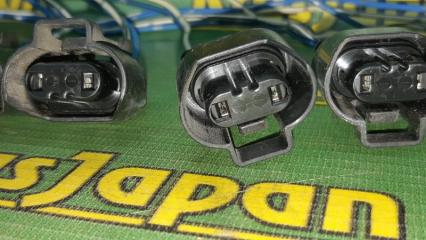 Разъем фары Toyota Isis 2011