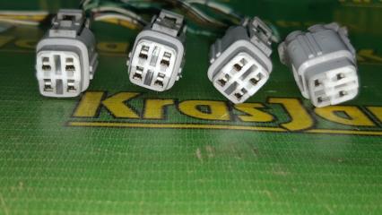 Разъем фары Toyota Isis 2011