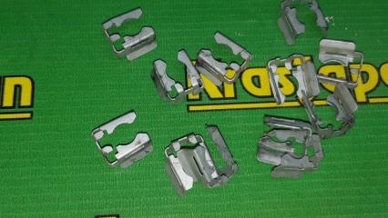 Запчасть крепление форсунки Nissan Cefiro 2002