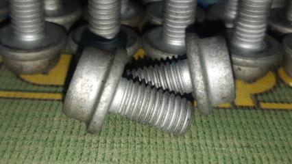 Болт Volkswagen N90308607 контрактная