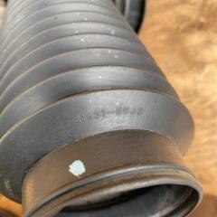 Пыльник стойки передний SUZUKI ESCUDO TA74W TD54W TD94W TDA4W TDB4W M16A J20A J24B H27A N32A 41931-65J00-000 4 ракурс