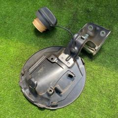 Лючок бензобака SUZUKI ESCUDO TA74W TD54W TD94W TDA4W TDB4W M16A J20A J24B H27A N32A 64320-65J11 5 ракурс