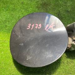 Лючок бензобака SUZUKI ESCUDO TA74W TD54W TD94W TDA4W TDB4W M16A J20A J24B H27A N32A 64320-65J11 2 ракурс