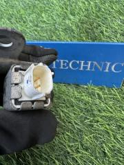Датчик удара правый передний SUZUKI ESCUDO TA74W TD54W TD94W TDA4W TDB4W M16A J20A J24B H27A N32A 38930-65J10-000 3 ракурс