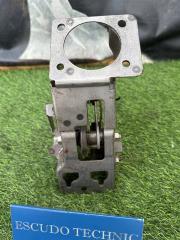 Педаль тормоза SUZUKI ESCUDO TA74W TD54W TD94W TDA4W TDB4W M16A J20A J24B H27A N32A 49600-66J00-000 2 ракурс