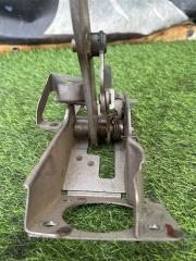 Педаль тормоза SUZUKI ESCUDO TA74W TD54W TD94W TDA4W TDB4W M16A J20A J24B H27A N32A 49600-66J00-000 3 ракурс