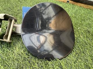 Лючок бензобака SUZUKI ESCUDO TDA4W J24B 64320-65J12-000 4 ракурс