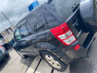 Лючок бензобака SUZUKI ESCUDO TDA4W J24B 64320-65J12-000 3 ракурс