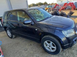 Крыло левое переднее SUZUKI ESCUDO TD54W J20A 57700-65810-000 3 ракурс Крыло левое переднее SUZUKI ESCUDO TD54W J20A 57700-65810-000 3 ракурс