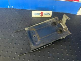Крепление аккумулятора SUZUKI ESCUDO TD54W J20A 7255065J00 2 ракурс