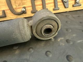 Амортизатор SUZUKI ESCUDO TDA4W J24B 41700-65J01-000 3 ракурс