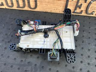 Блок предохранителей SUZUKI ESCUDO TDA4W J24B 36744-65J00-000 2 ракурс