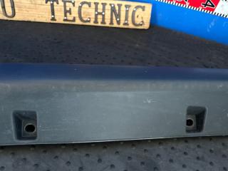 Порожек пластиковый правый SUZUKI ESCUDO YE21S M16A 7724054P005PK 4 ракурс