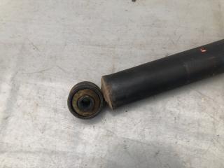 Амортизатор правый задний SUZUKI ESCUDO TDA4W J24B 41700-65J01-000 2 ракурс
