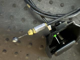 Тросик капота SUZUKI ESCUDO TDA4W J24B 82160-65J02-5PK 3 ракурс