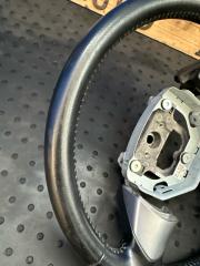 Руль SUZUKI ESCUDO TDA4W J24B 48110-65J01-BWJ 5 ракурс Руль SUZUKI ESCUDO TDA4W J24B 48110-65J01-BWJ 5 ракурс