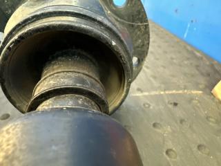 Карданный вал задний SUZUKI ESCUDO TDA4W J24B 27102-80K30-000 3 ракурс