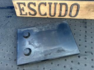 Подставка под аккумулятор SUZUKI ESCUDO TDA4W J24B 33660-65J00 2 ракурс