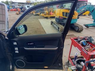Дверь правая передняя SUZUKI ESCUDO TDA4W J24B 68002-65844-000 4 ракурс Дверь правая передняя SUZUKI ESCUDO TDA4W J24B 68002-65844-000 4 ракурс